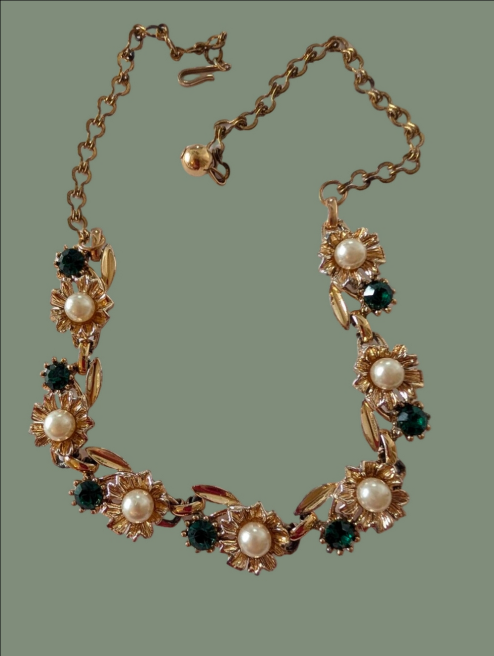 Vintage Pearl And Emerald Green Rhinestone & Pearl Necklace